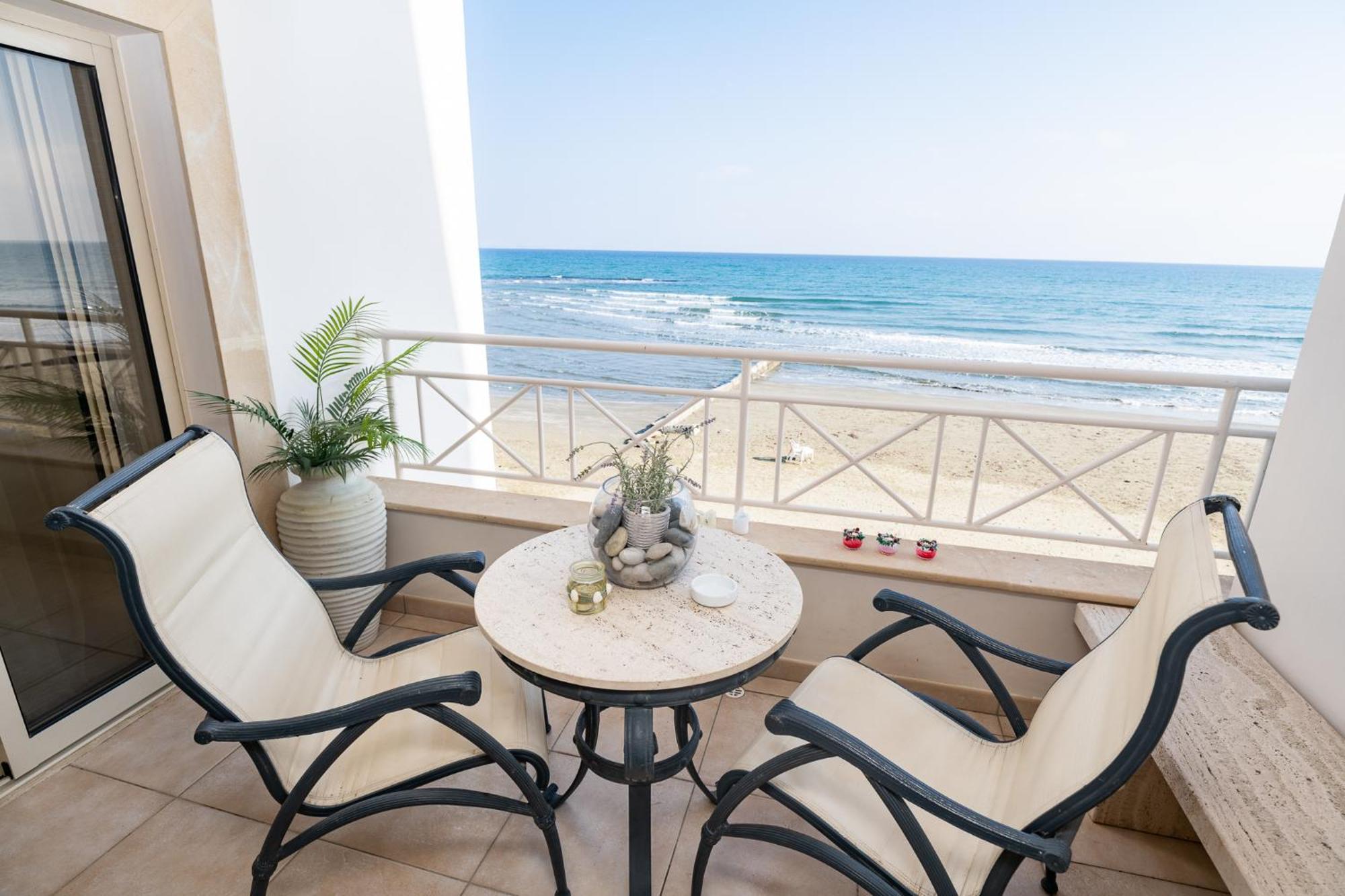 Quattro Beachfront Sea View Ap 4 لارنكا المظهر الخارجي الصورة