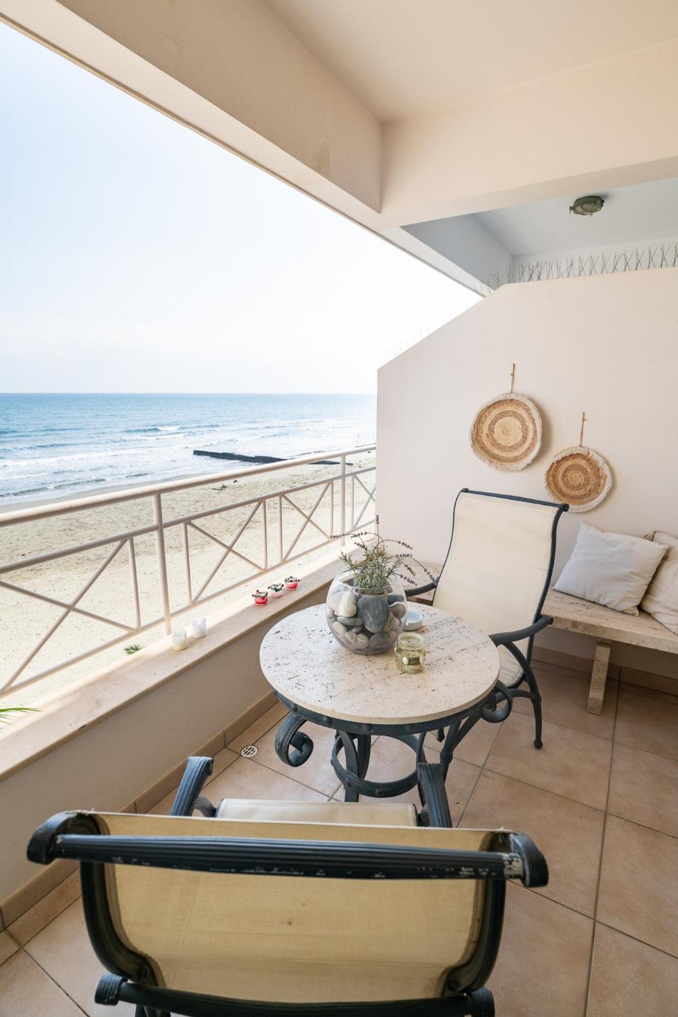 Quattro Beachfront Sea View Ap 4 لارنكا المظهر الخارجي الصورة