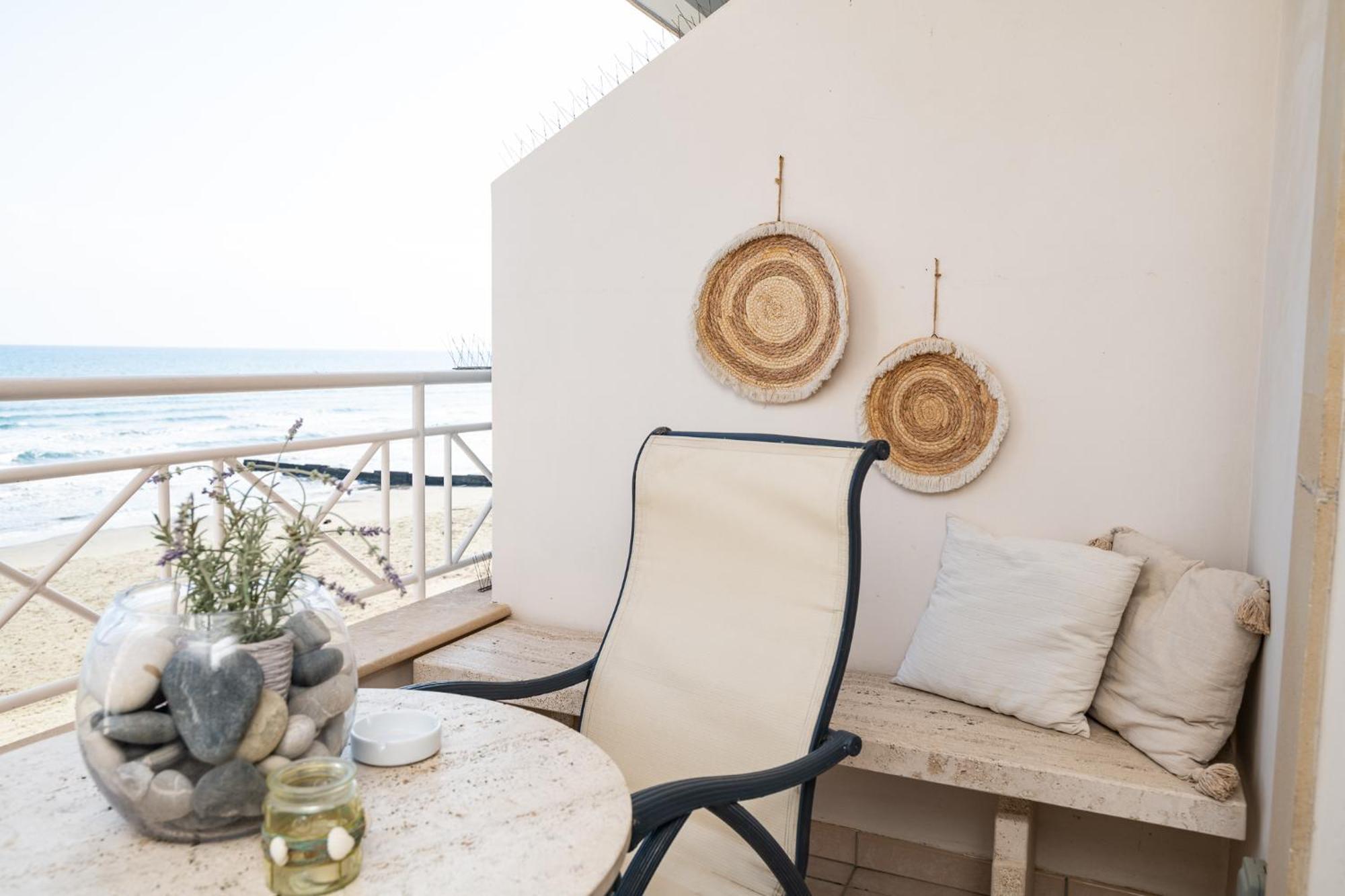 Quattro Beachfront Sea View Ap 4 لارنكا المظهر الخارجي الصورة
