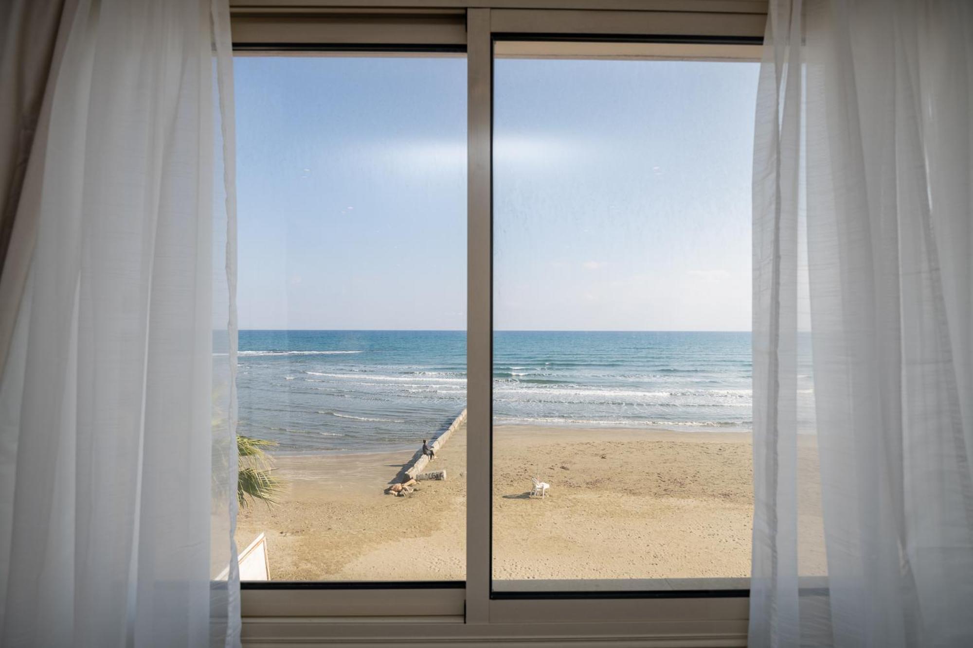 Quattro Beachfront Sea View Ap 4 لارنكا المظهر الخارجي الصورة