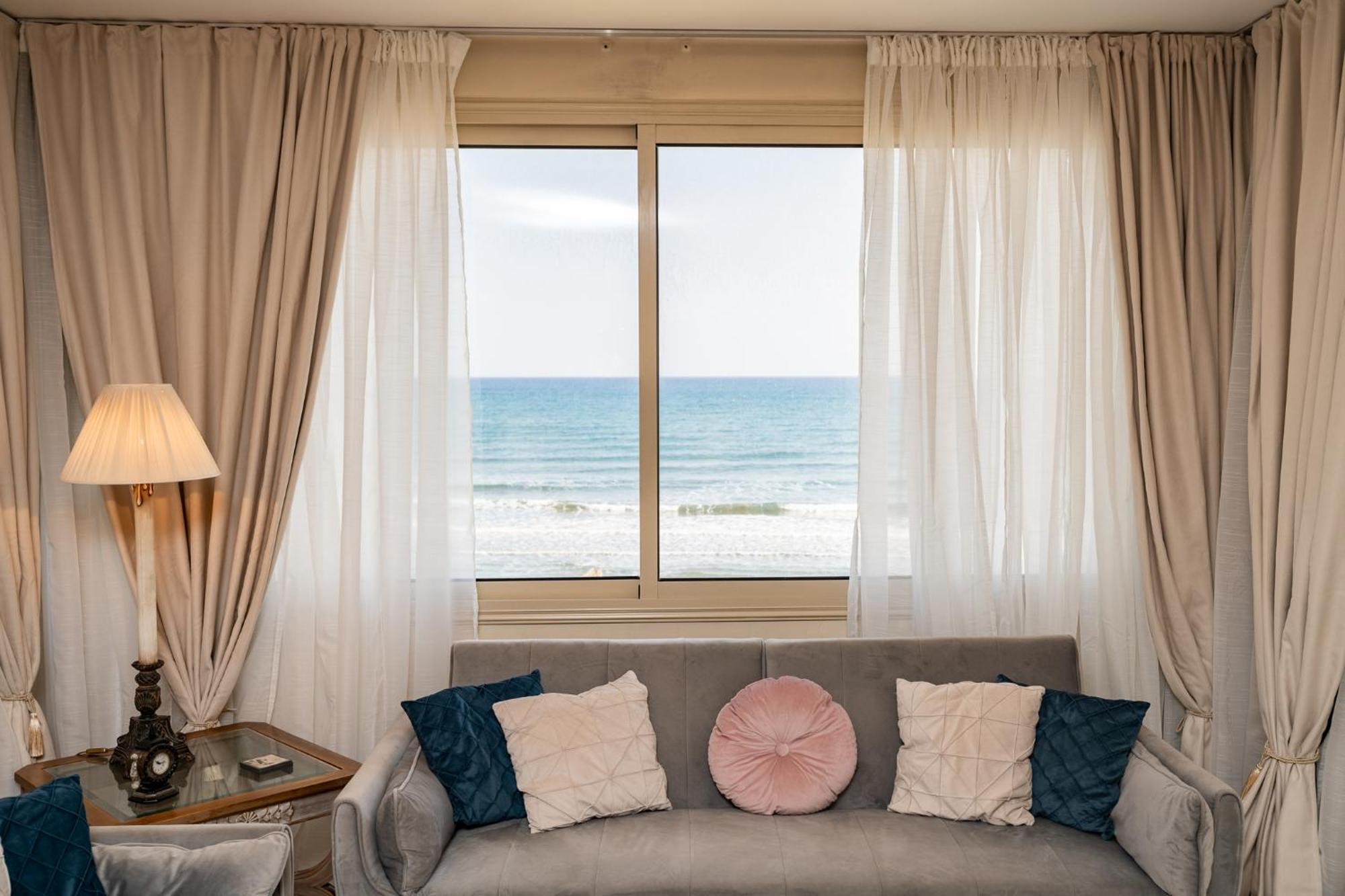 Quattro Beachfront Sea View Ap 4 لارنكا المظهر الخارجي الصورة